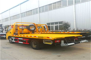 雨花区附近拖车救援搭电